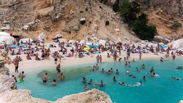 New Italy beach crackdown requires reservations, QR codes and fees